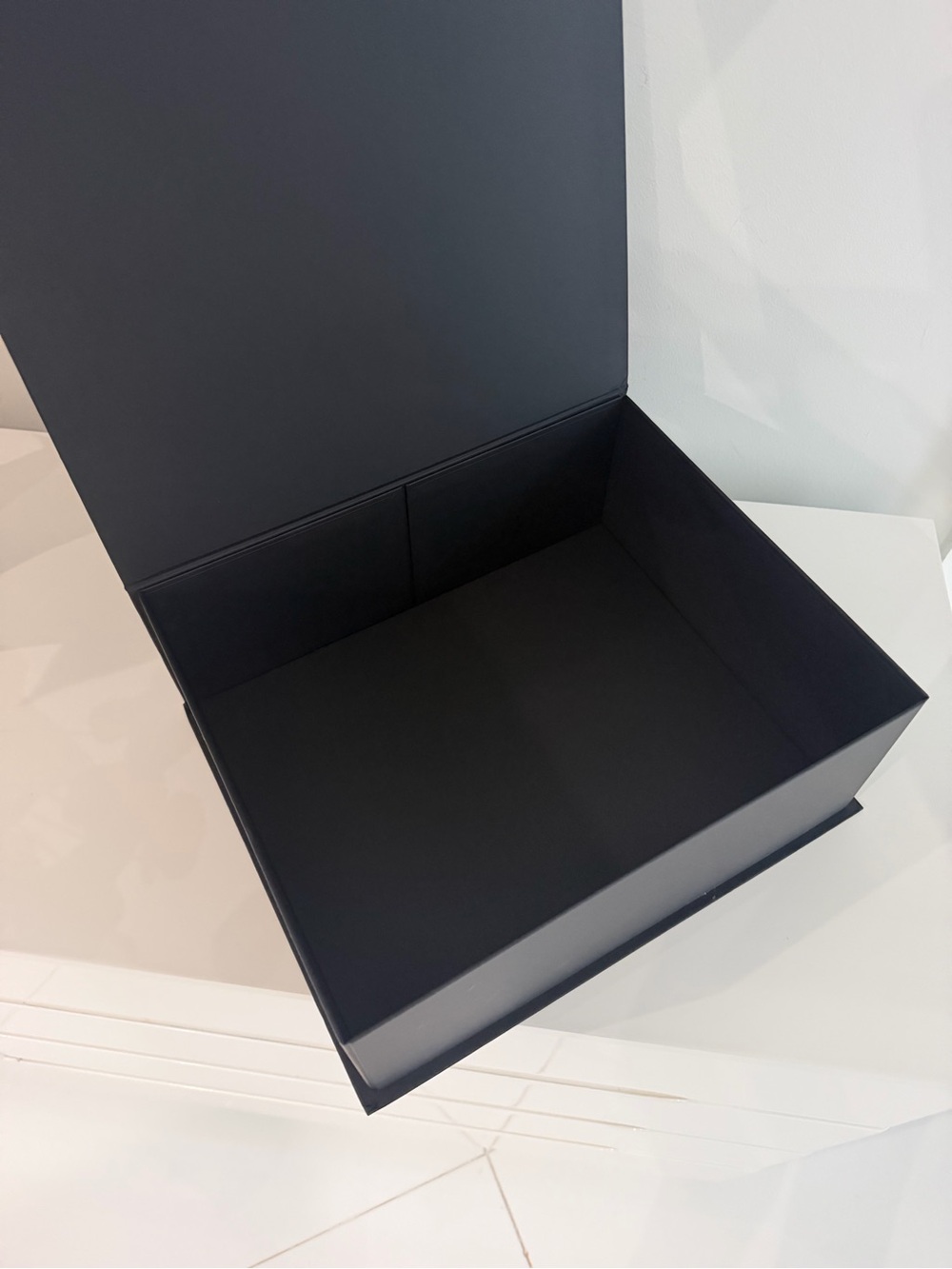 CHANEL Black Box with White Logo - Picture 4 of 4